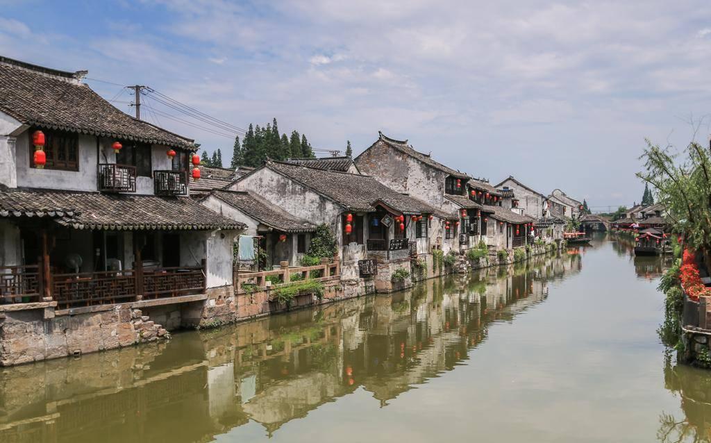 罗青审议自治区政府工作报告时强调:以落实“六个工程”为抓手 凝心聚力办好两件大事